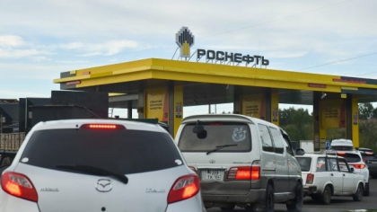 După cartofi, Putin îi cere lui Lukașenko și combustibil. Rusia importă benzină și motorină din Belarus