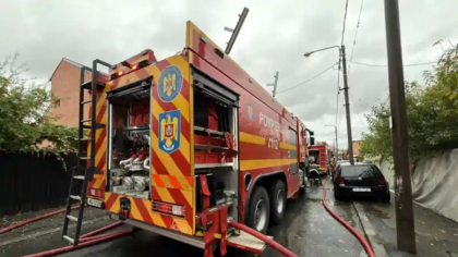 Incendiu puternic în Sectorul 3 al Capitalei. Mai multe case au fost cuprinse de flăcări