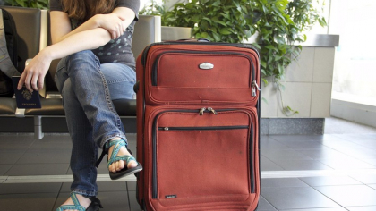Haos și întârzieri pe marile aeroporturi din Europa, după un atac cibernetic masiv