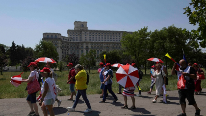 Angajații Parlamentului cer demontarea echipamentelor de pe clădirea legislativului, după tăierea sporului: „Ori plafonați radiațiile, ori dați jos antenele!”