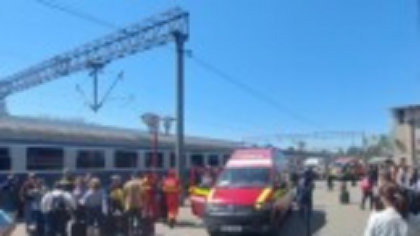 Ce se întâmplă după accidentul feroviar din Gara Constanța. 11 persoane au ajuns la spital. VIDEO