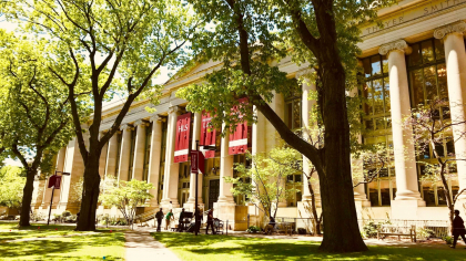 Harvard dă în judecată administrația Trump