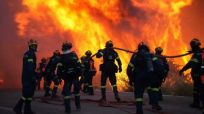 Stare de urgență pe o insulă din Grecia, din cauza incendiilor care nu mai pot fi ținute în frâu