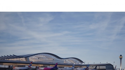 Compania Naţională Aeroporturi Bucureşti a primit nouă oferte de firme internaţionale de inginerie pentru proiectarea noului Terminal al Aeroportului Henri Coandă, un contract de circa 40 mil.euro