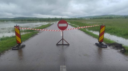 O viitură a blocat circulația rutieră pe drumul județean 222A între localitățile Nifon și Hamcearca din județul Tulcea