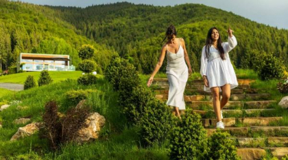4 zodii cărora li se potrivește viața la munte