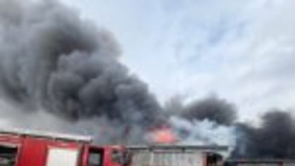 Incendiu puternic în Sectorul 6: Depozit și service auto în flăcări, emis mesaj RO-ALERT. O școală închisă preventiv