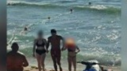Două surori au fost salvate la limită din mare, după ce s-au aventurat în larg. Avertismentul salvamarilor
