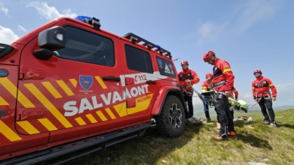 Intervenţie a salvamontiştilor din Argeş: trei persoane au rămas blocate pe un traseu nemarcat din Munţii Făgăraş