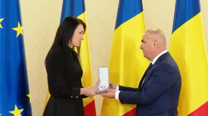 Handbalista Cristina Neagu, decorată de Bolojan