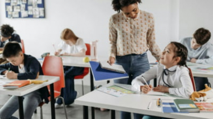 Ministerul Educației interzice profesorilor să mai discute notele elevilor în fața clasei sau la ședințele cu părinții