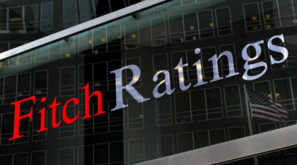 Analiza Fitch Ratings: veniturile românilor scad, iar inflația crește