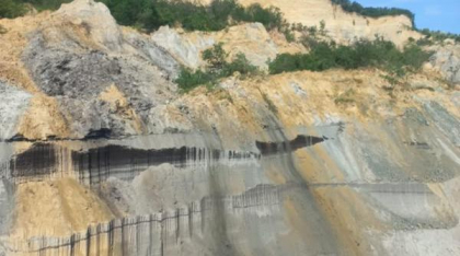 Alunecare de teren la cariera Tismana din cadrul Complexului Energetic Oltenia: „Linia de transport cărbune T4 e îngropată”