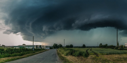 După caniculă, vin furtunile. Coduri portocalii și galbene de vreme severă, emise de meteorologi