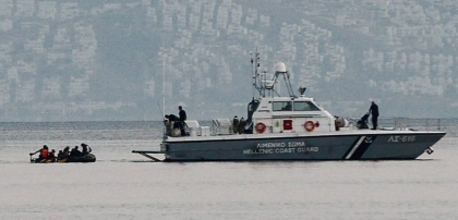 Paza de coastă elenă salvează sute de migranți în Marea Mediterană