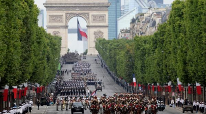Imagini impresionante din Paris. Peste 5.000 de soldați defilează pe bulevardul Champs Elysee, de Ziua Franței