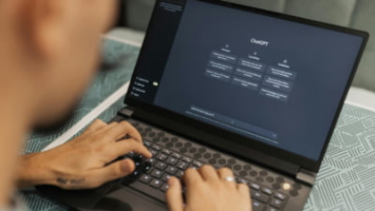 Inteligența artificială, între utilitate și pericol: ce ascunde fața întunecată a chatboților
