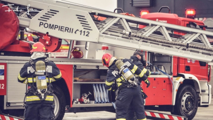 Incendiu la o hală din Timişoara. A fost afectată o suprafaţă uriașă