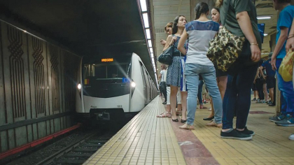 Incendiu produs între stațiile de metrou Gorjului și Lujerului. Călătorii au fost evacuați
