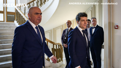 Joi, Nicuşor Dan ar trebui să îl nominalizeze pe Ilie Bolojan ca premier, dar discuţiile dintre partide pentru poziţiile din viitorul guvern s-au blocat din nou. Pachetul de majorări fiscale încă este în discuţie