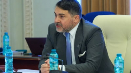 Declarații misogine de la tribuna Parlamentului, la adresa unor „anumite doamne” care lucrează la stat. Deputat AUR: „Știm cum au ajuns în anumite fotolii”