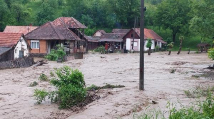 Ploile abundente din Mureș afectează tot mai multe gospodării