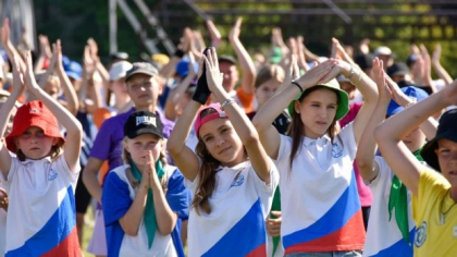 Cum sunt învățați copiii ucraineni să iubească Rusia și să-și urască propria țară: „Nu am putut spune nu”