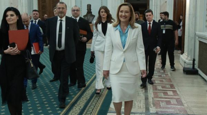 Oamenii din sală care nu s-au văzut la televizor la dezbaterea electorală de la TVR, invitați de marcă ai televiziunii naționale