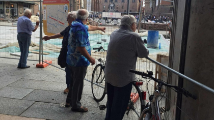 Pensionarii băgăcioși, recrutați într-un oraș italian pentru a supraveghea lucrările publice