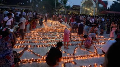 Cel puțin 24 de oameni au fost uciși, după ce două bombe au fost aruncate dintr-o parapantă motorizată la un festival din Myanmar
