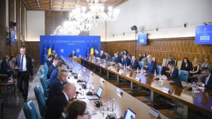 Bugetarii ar putea rămâne doar cu un spor de 300 de lei brut: guvernul Bolojan va lua decizia în ședință. Ce i-au cerut sindicaliștii lui Nicușor Dan