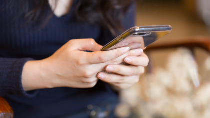 Românii care dețin telefon mobil, taxați în plus. Avertisment de la ANCOM: Te va costa enorm