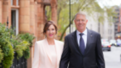Soții Iohannis au fost somați de ANAF să elibereze un imobil din Sibiu şi să plătească un milion de euro