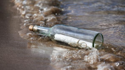 O femeie a primit răspuns, după 31 de ani, la un mesaj trimis într-o sticlă