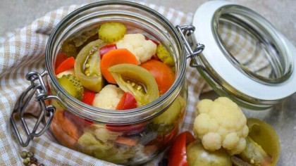 Deliciul toamnei: Murături în saramură cu miere. Nu te vei mai întoarce la varianta clasică după ce încerci rețeta!