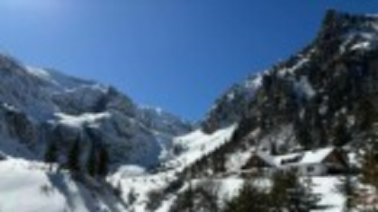 Troiene de peste 80 centimetri şi posibile avalanşe medii în munţii Făgăraş şi Bucegi, la peste 2.000 de metri
