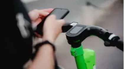 Trotinetele electrice rămân interzise într-unul dintre cele mai populare orașe din România. Bolt și Lime, revoltați de decizia autorităților locale