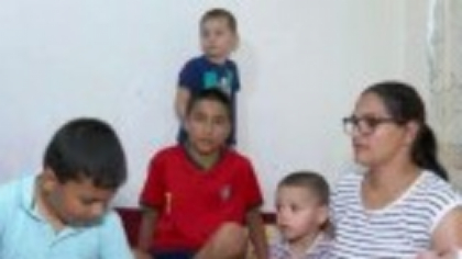 Ajutor pentru o mamă singură cu cinci copii din Iași. Trăiesc doar din alocația copiilor