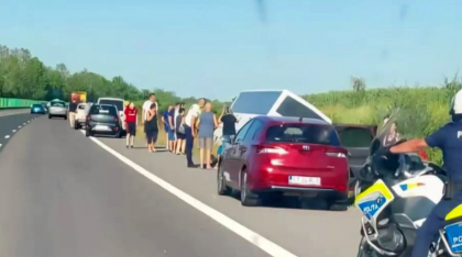 Un mort și mai mulți răniți, după ce un autocar plin cu copii s-a răsturnat pe autostrada A2. A fost activat Planul roşu de intervenţie