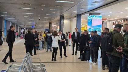 Președintele Nicușor Dan a zburat la Varșovia cu un avion de linie, ca să participe la „Marșul milionului de inimi”