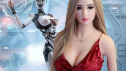 Cea mai scumpă prietenă-robot din lume: vorbește patru limbi și servește cafea FOTO