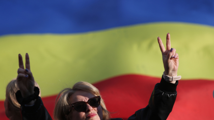 Peste 70% dintre români spun că își iubesc țara. Câți cred că România poate oferi un viitor generațiilor următoare | SONDAJ