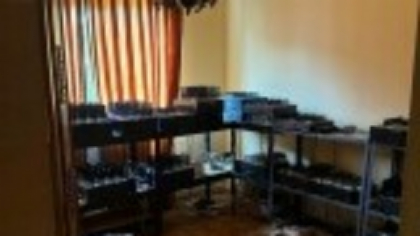 20.000 de cartele prepay, descoperite în casa unui bărbat din Zalău, bănuit că înșela oameni prin telefon | FOTO