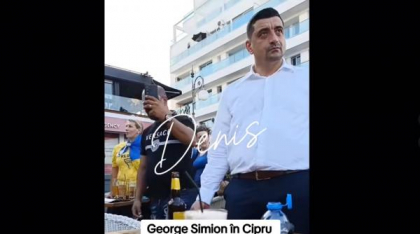 George Simion, filmat la bere, la o terasă în Cipru, în timpul protestelor din București. „E mai cald ca aici. Se mișcă greu oamenii”
