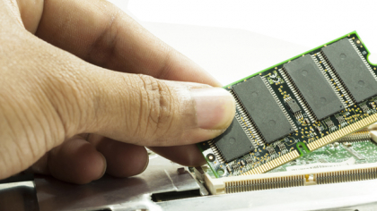 A venit rândul Chinei să dea o palmă Statelor Unite: Beijingul a ordonat companiilor chineze să nu mai cumpere cipuri AI de la Nvidia şi să anuleze toate comenzile existente. Nvidia, lider global în industria cipurilor, scade uşor pe burse după decizia autorităţilor chineze, iar perspectivele de creştere ale companiei în viitorul apropiat sunt puse sub semnul întrebării