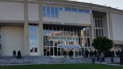 Șomerii care au peste 50 de ani, disperați să-și găsească de lucru la bursa pentru absolvenți. „Nici șomaj n-avem, că te ține câteva luni și te concediază”| REPORTAJ