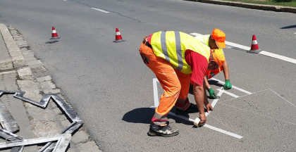 Un marcaj rutier i-a dat peste cap pe şoferi. Cum a apărut şi ce semnificaţie are