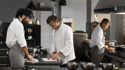 Primul restaurant din lume condus de un bucătar AI. „Gătitul uman nu va fi înlocuit”
