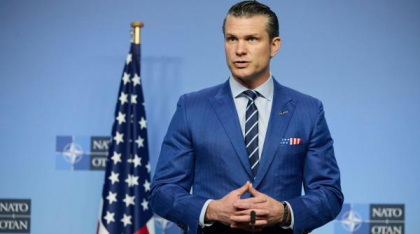 Pete Hegseth a luat decizia de a opri livrările de arme spre Ucraina fără să-l informeze pe Trump