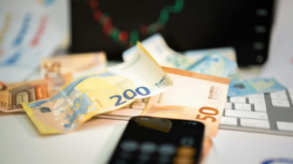 Indicele ROBOR la trei și șase luni continuă creșterea uriașă. Ratele românilor se vor majora considerabil
